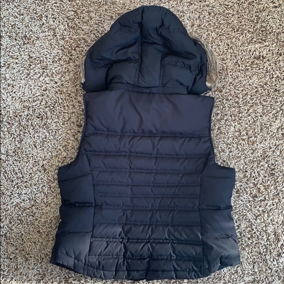 LOFT Black Puffer Vest with Faux Fur Trim - Picture 2 of 7